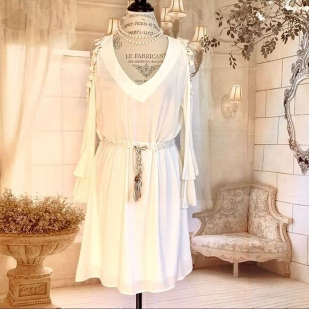 LAURA JANE Ivory Parisian Flutter Dress w/ Cut Out Shoulders SMALL - Picture 1 of 8